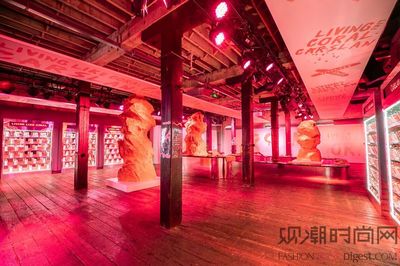 魔都潮妝地標 卡姿蘭“美力空間”炫彩亮相，活珊瑚橘唇膏雕塑般登場